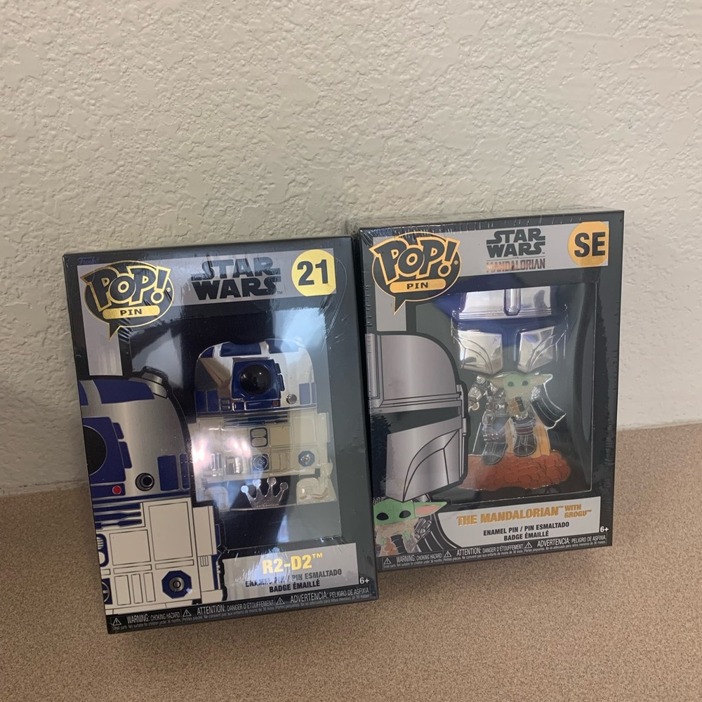 Funko Pop! Star Wars R2-D2 and The Mandalorian Pin Set